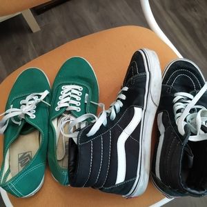 Two pairs of vans / different sizes